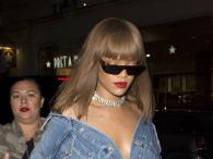 Rihanna w katanie i bez stanika